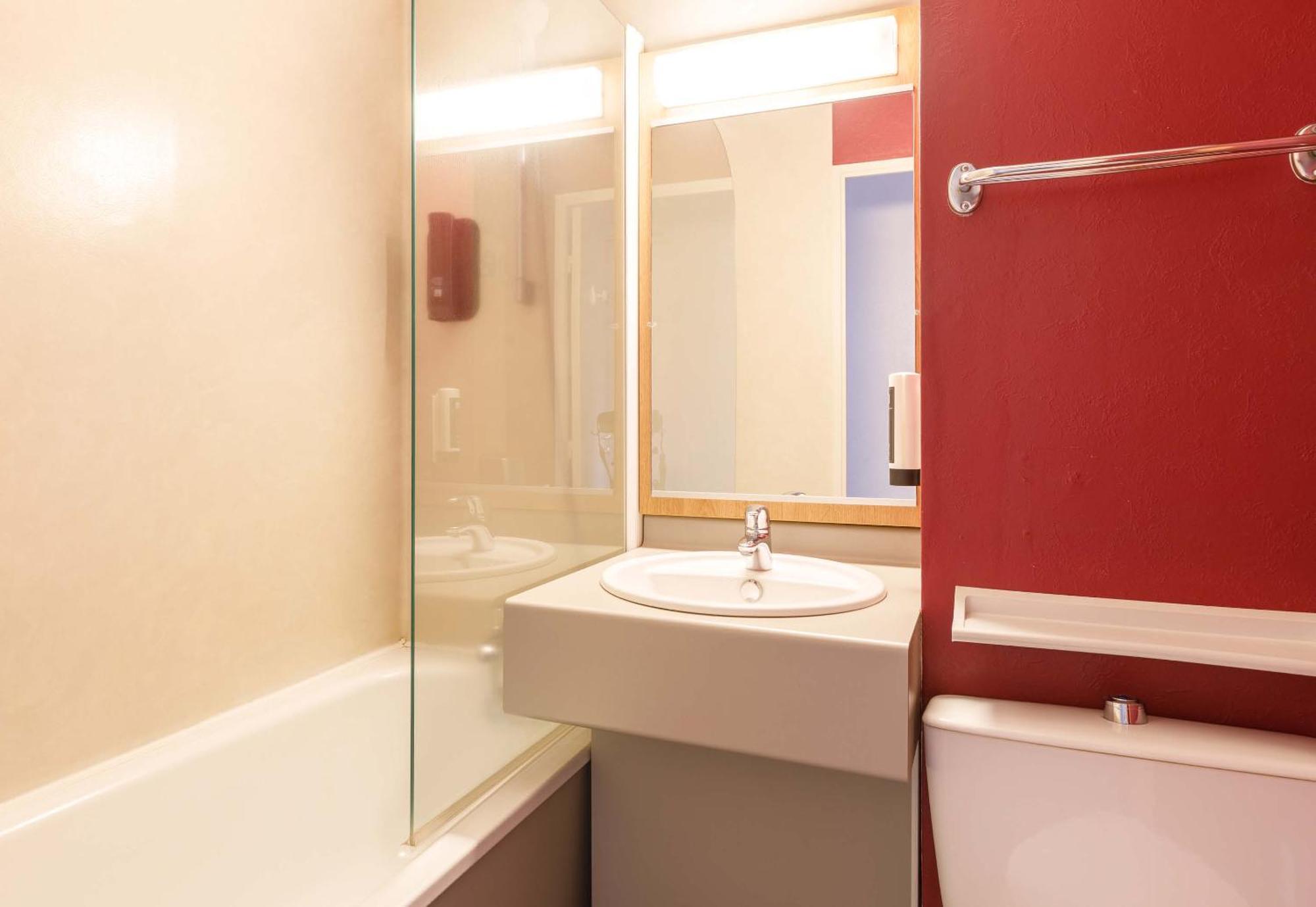 B&B Hôtel Le Puy-en-Velay Vals-pres-le-Puy Ngoại thất bức ảnh